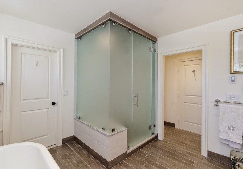 bathroom-with-corner-rectangular-enclosed-walk-in-shower